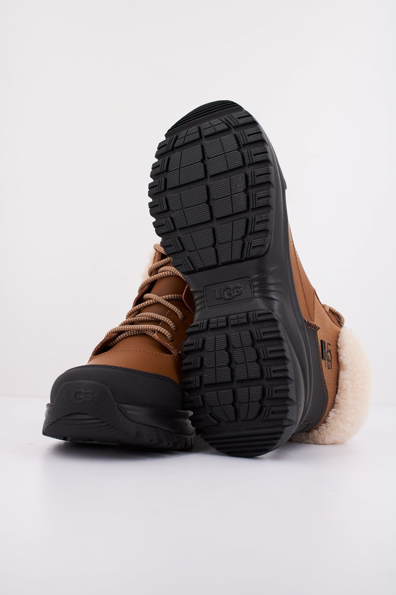 UGG W YOSE FLUFF V en color CHESTNUT  (5)