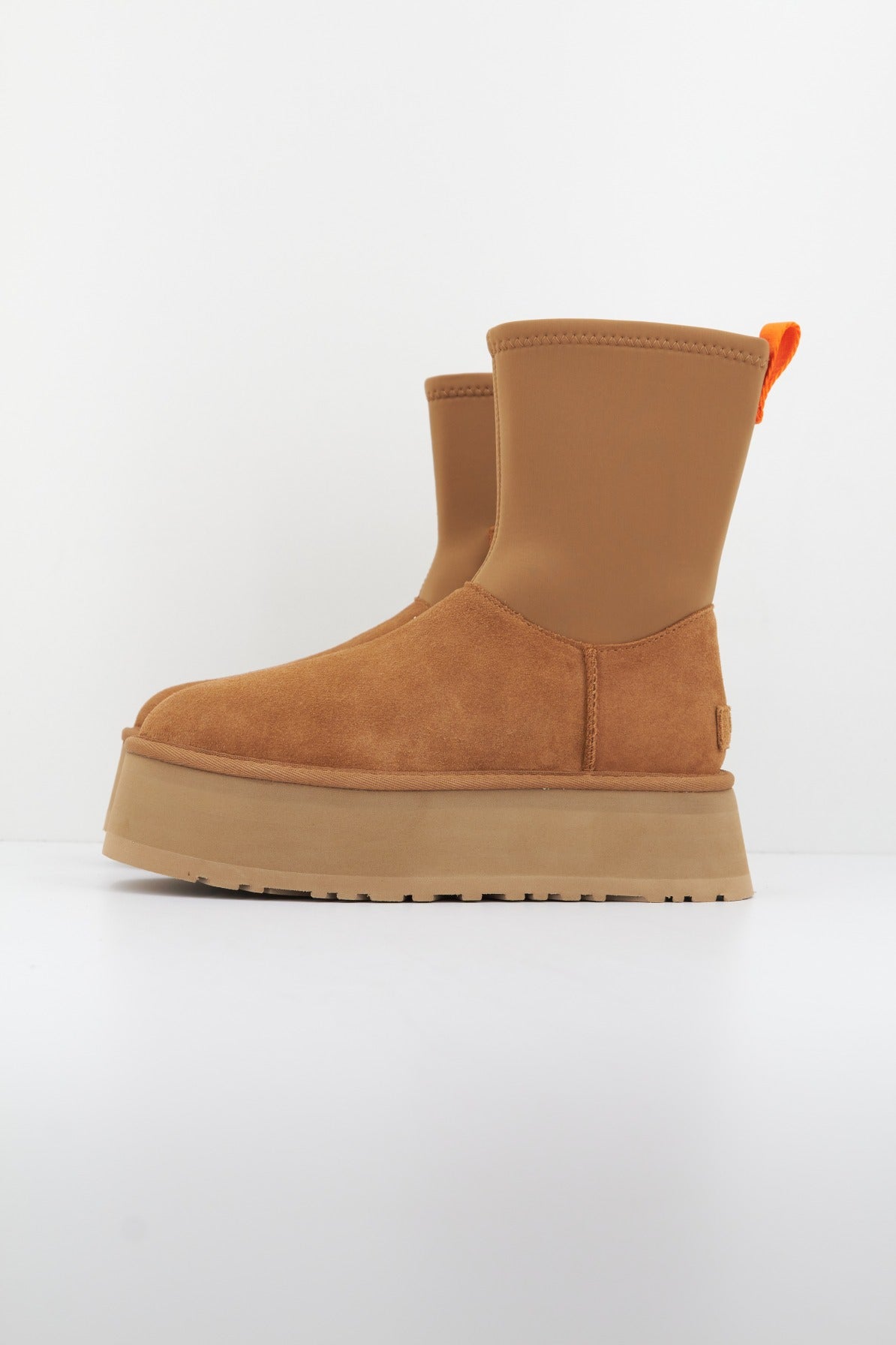 UGG W CLASSIC DIPPER en color CHESTNUT  (1)