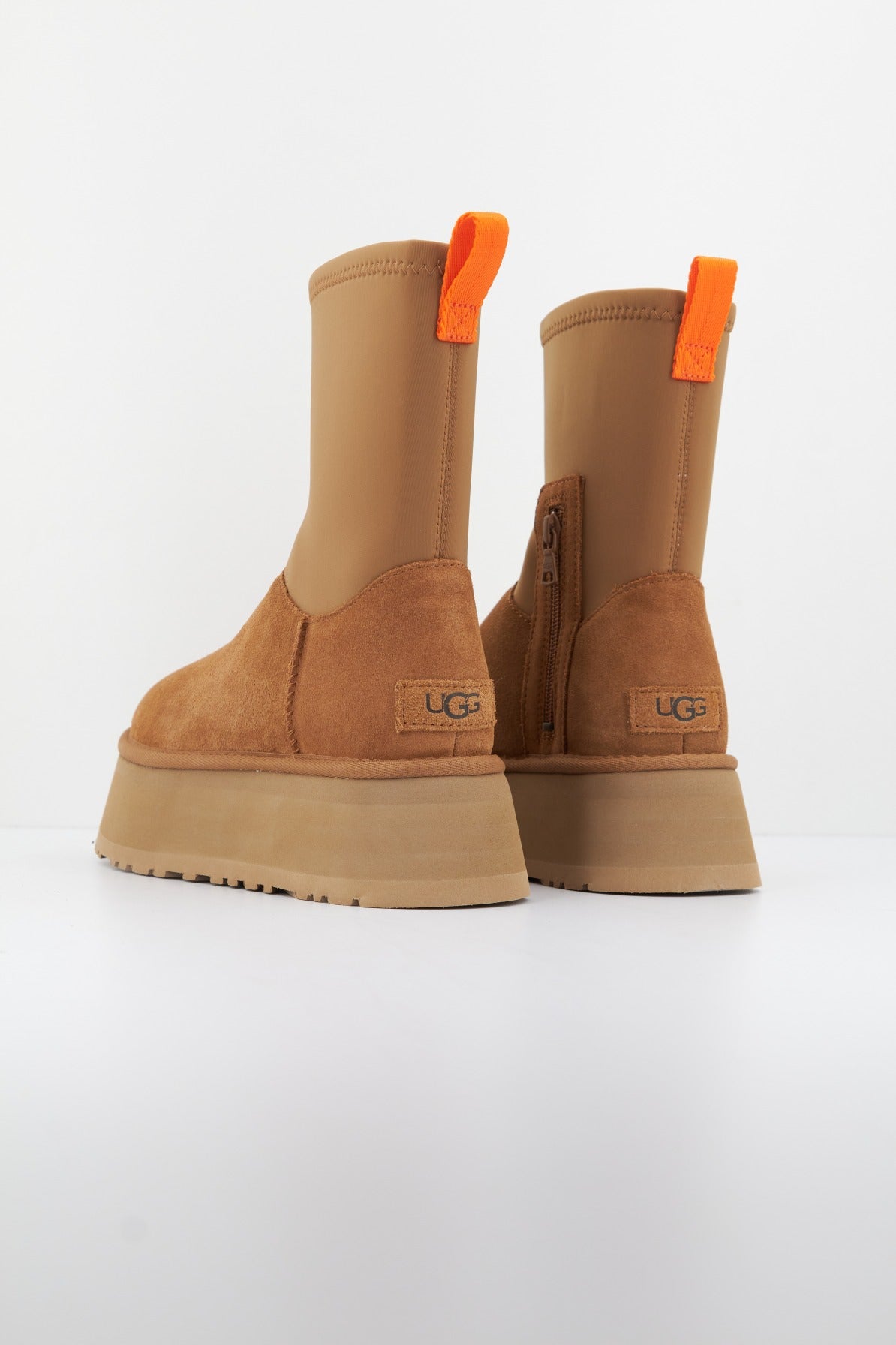 UGG W CLASSIC DIPPER en color CHESTNUT  (3)