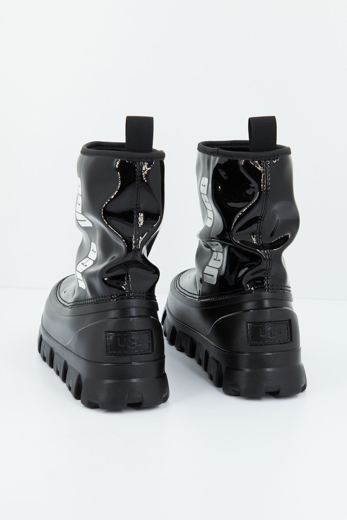 UGG W CLASSIC BRELLAH MI en color BLACK  (4)