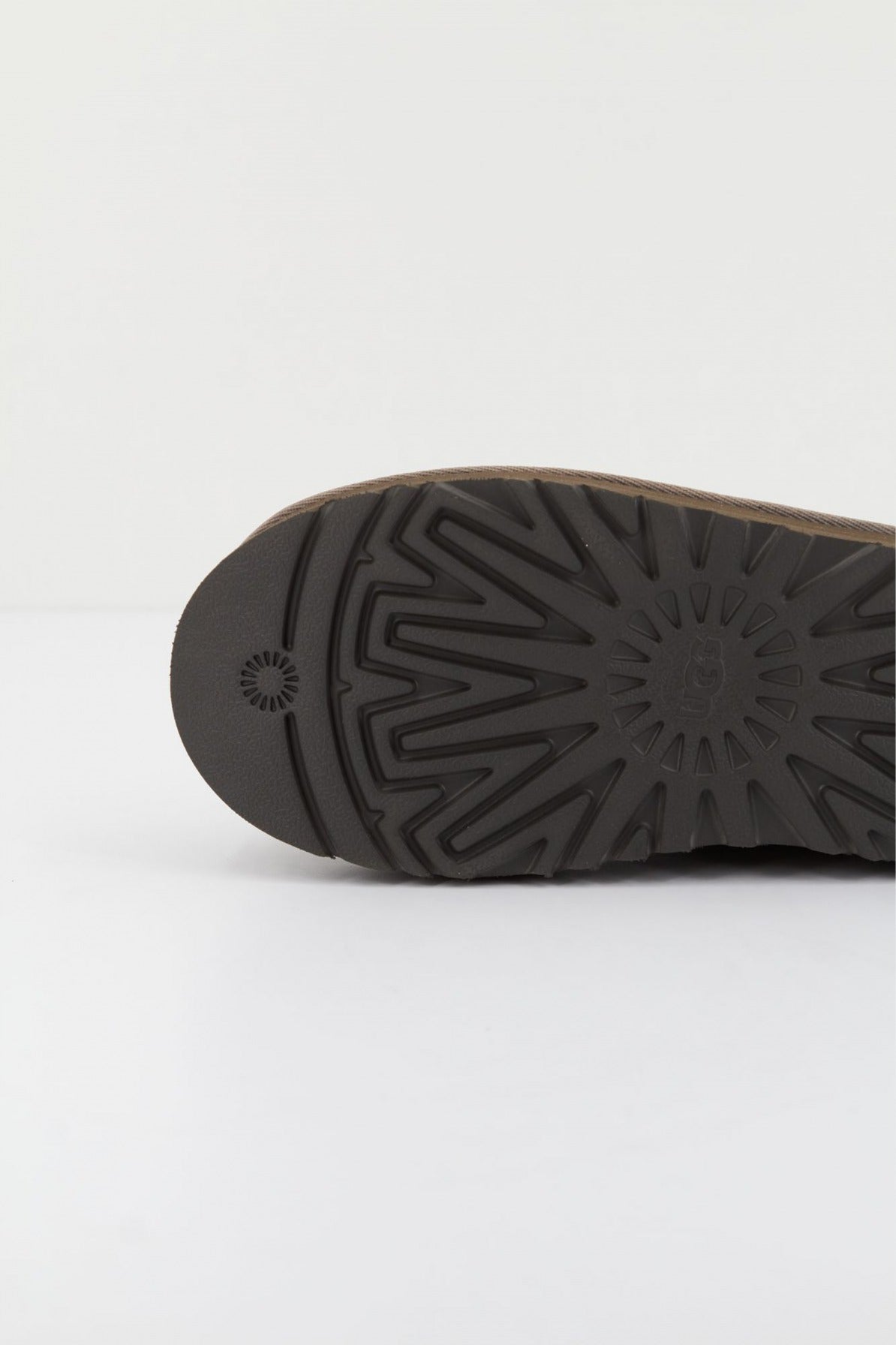 UGG CLASSIC MINI PLATFOR en color BCDR  (4)