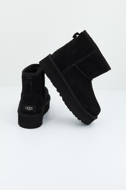 UGG CLASSIC MINI PLATFOR en color BLACK  (3)