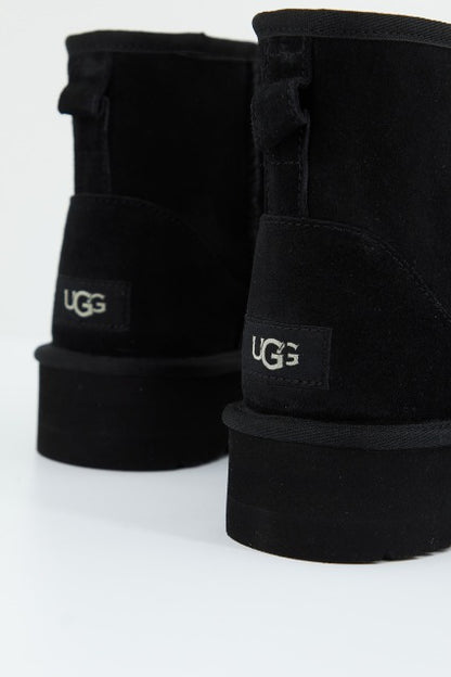 UGG CLASSIC MINI PLATFOR en color BLACK  (4)
