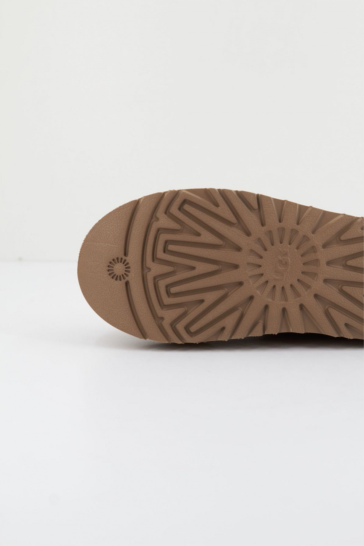 UGG CLASSIC MINI PLATFOR en color CHESTNUT  (4)
