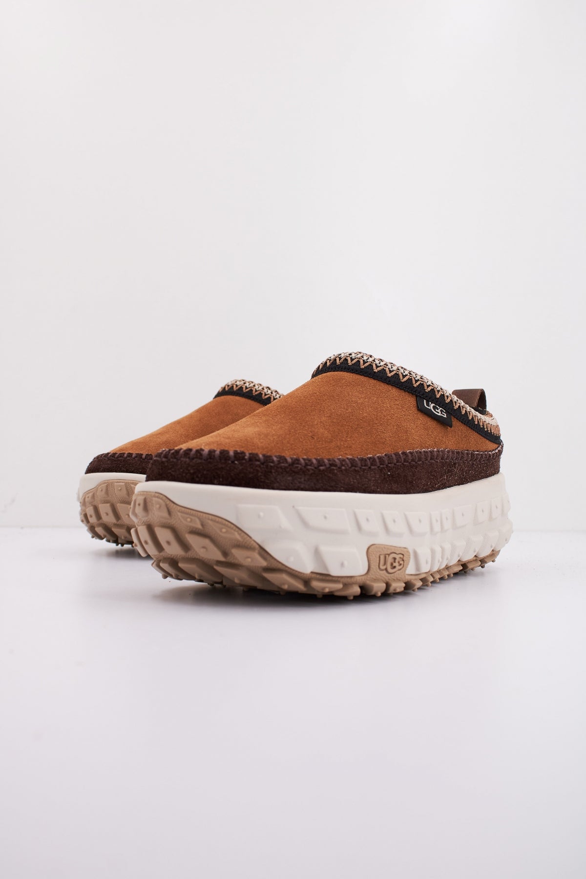 UGG W VENURE DAZE en color CHTCRM  (2)