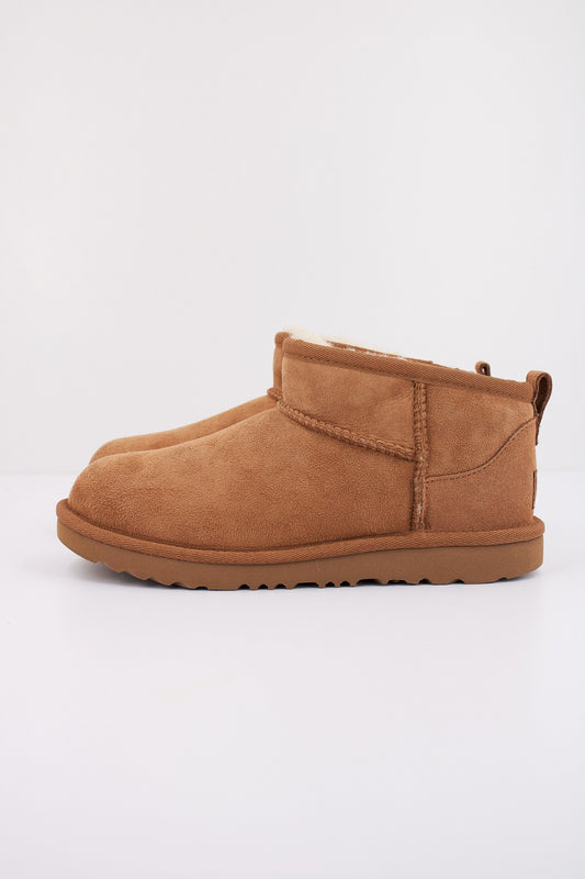 UGG CLASSIC ULTRA MINI en color CHESTNUT  (1)
