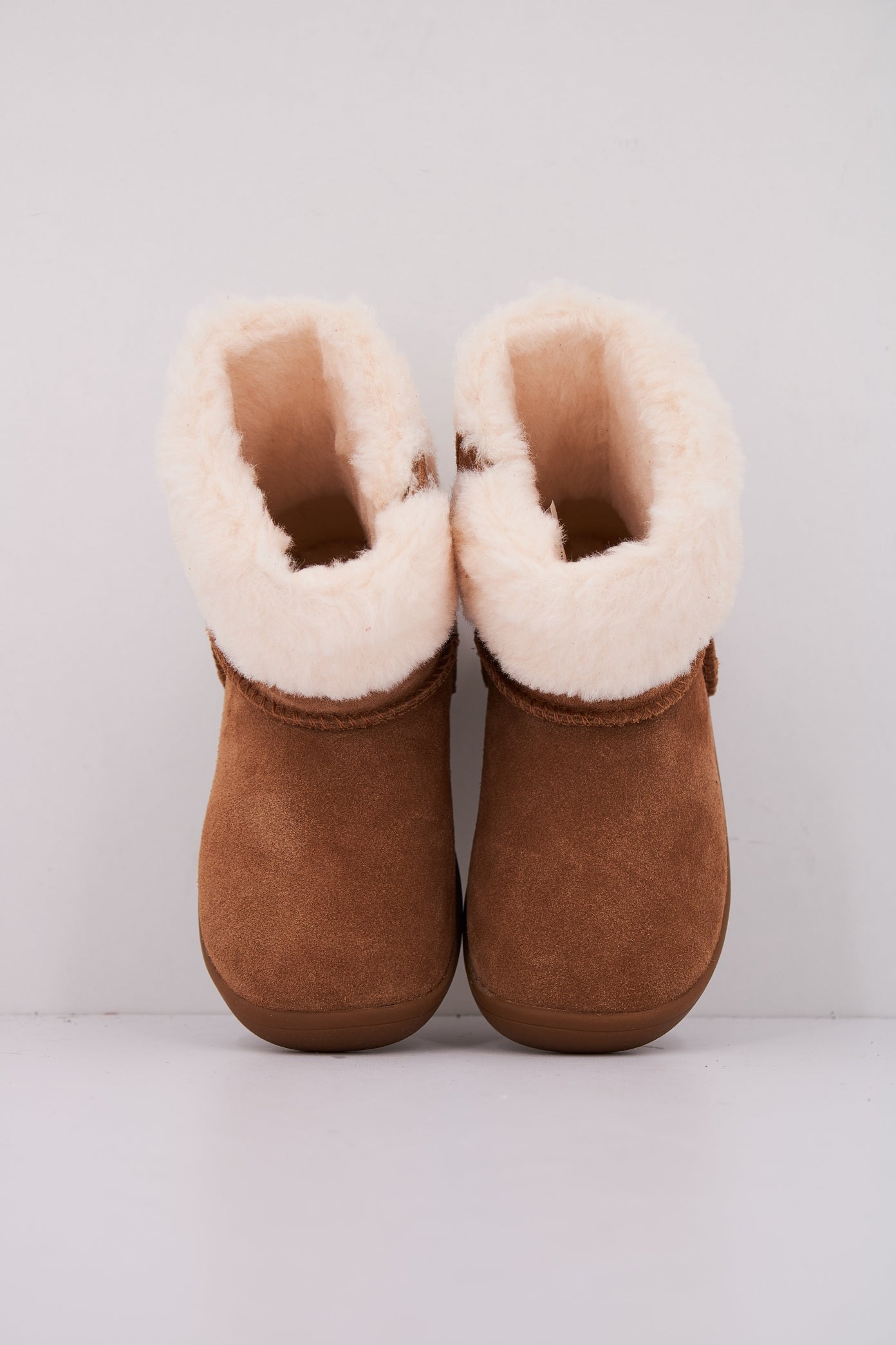 UGG SAMMEE en color CHESTNUT  (3)