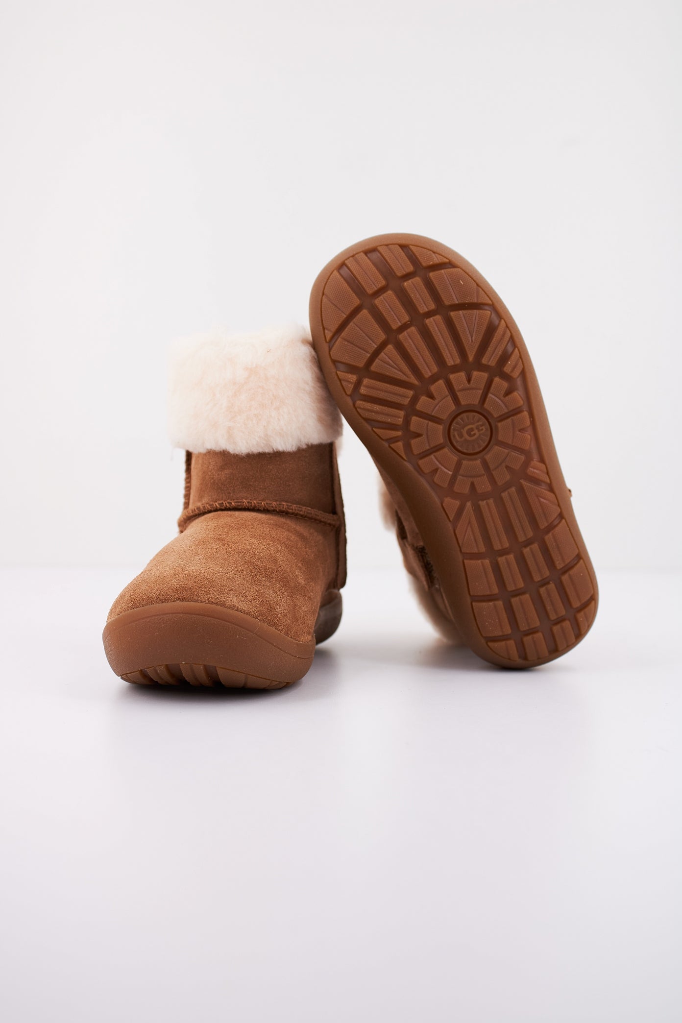 UGG SAMMEE en color CHESTNUT  (5)