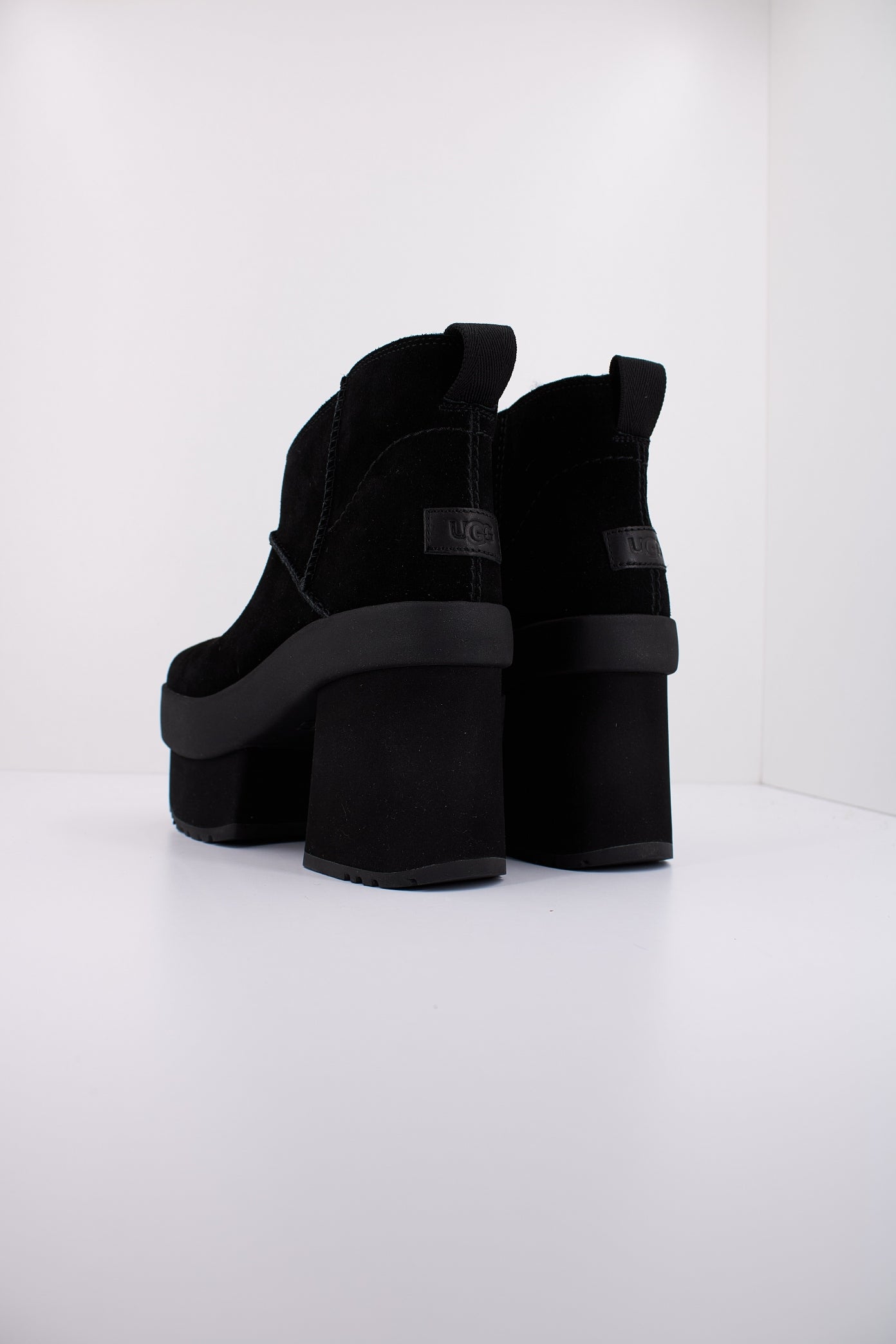 UGG W NEW HEIGHTS PLATFO en color BLACK  (4)
