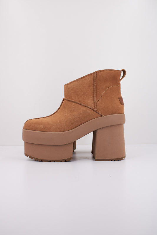 UGG W NEW HEIGHTS PLATFO en color CHESTNUT  (1)