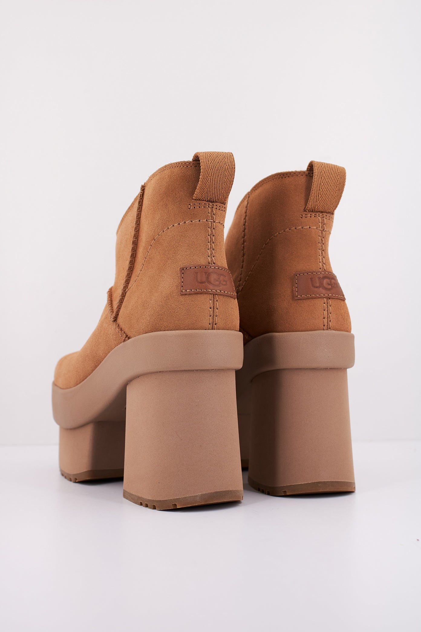 UGG W NEW HEIGHTS PLATFO en color CHESTNUT  (4)
