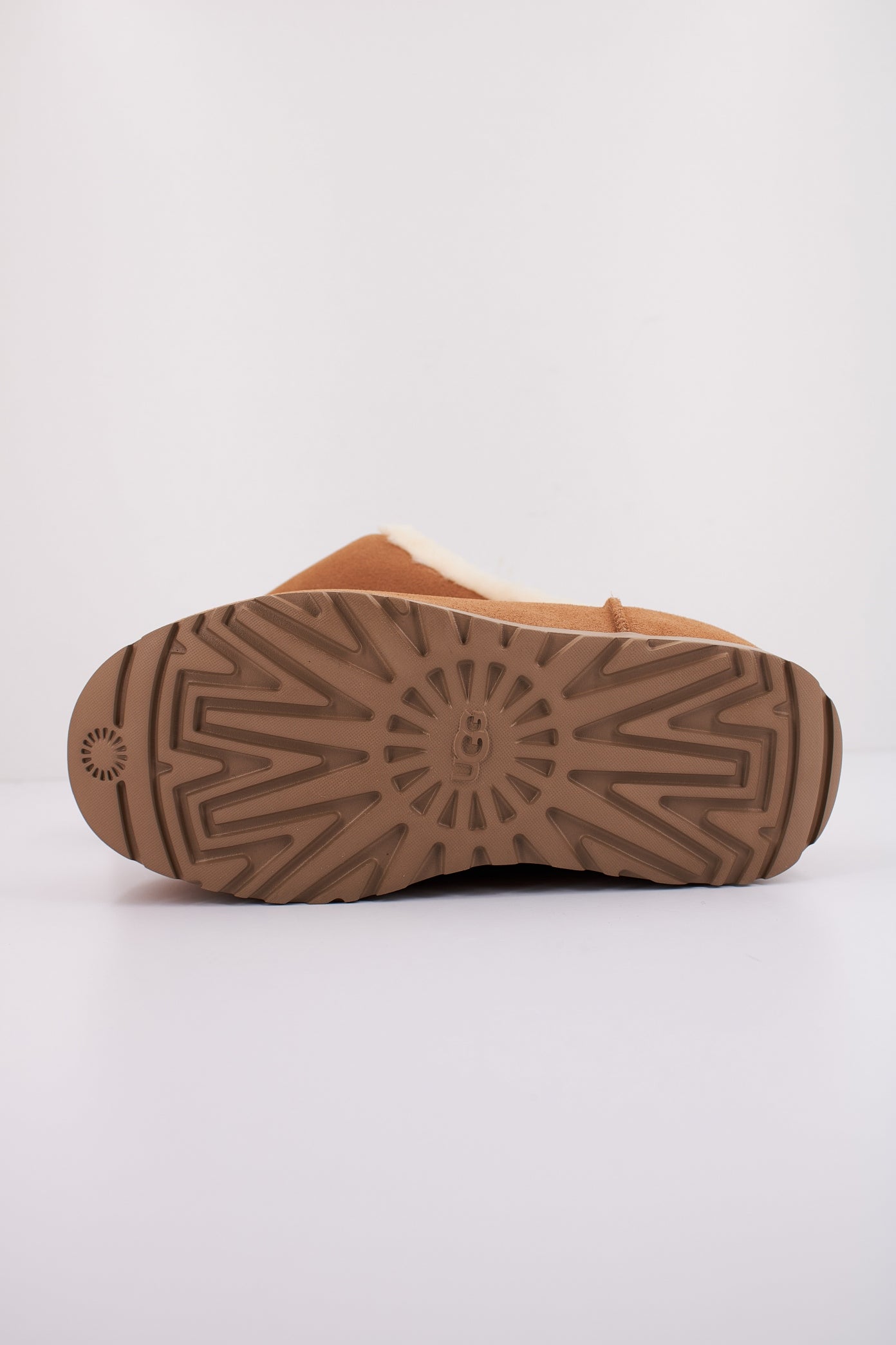 UGG W PUMPED SLIDE en color CHESTNUT  (5)