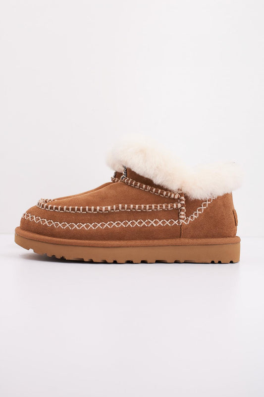 UGG W CLASSIC ULTRA MINI en color CHESTNUT  (1)