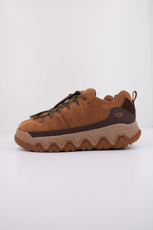 UGG M CAPTRAIL LOW en color CHESTNUT  (1)
