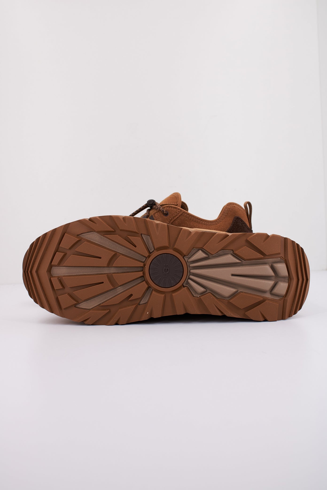 UGG M CAPTRAIL LOW en color CHESTNUT  (5)