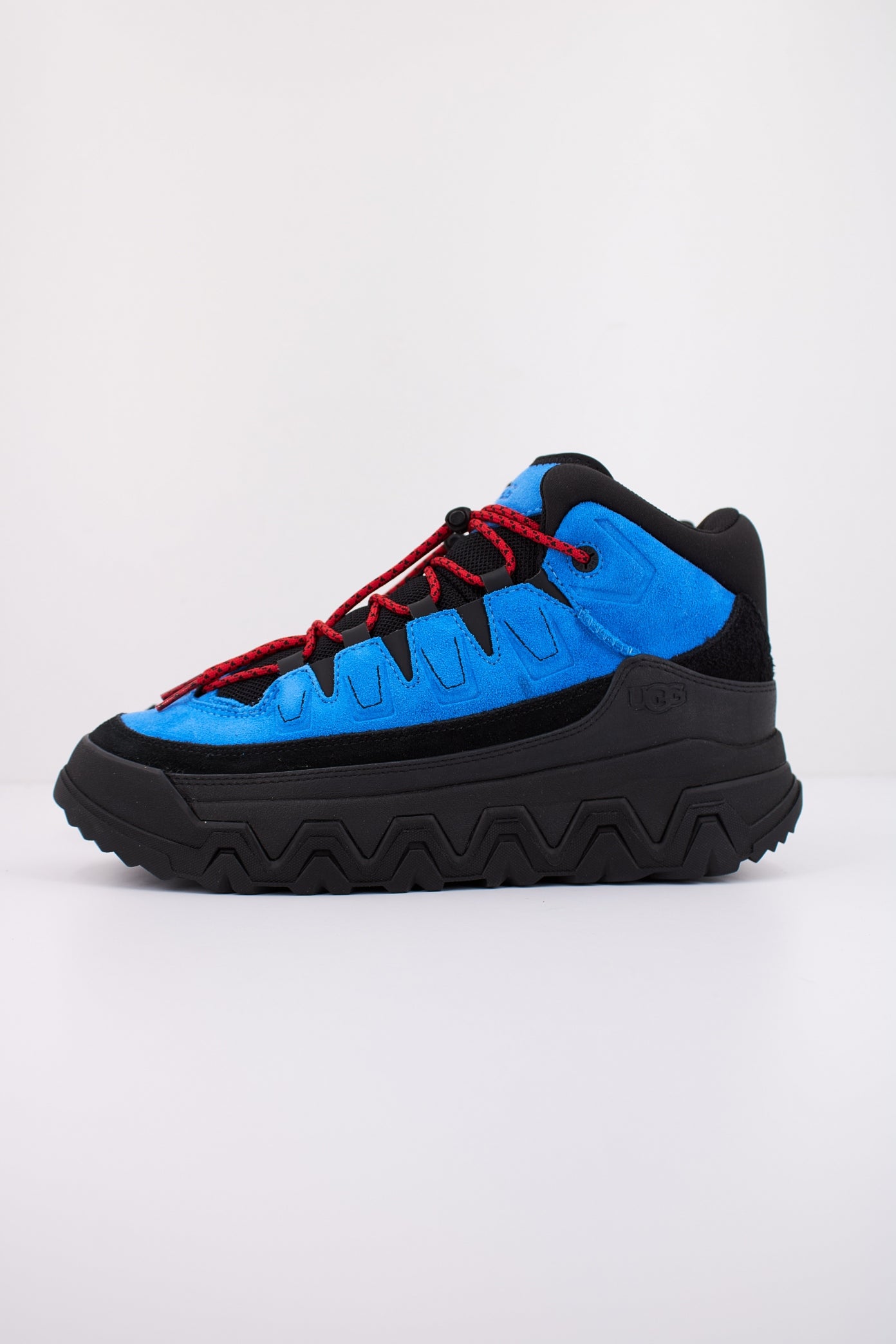 UGG M CAPTRAIL LOW en color BLACK  (1)