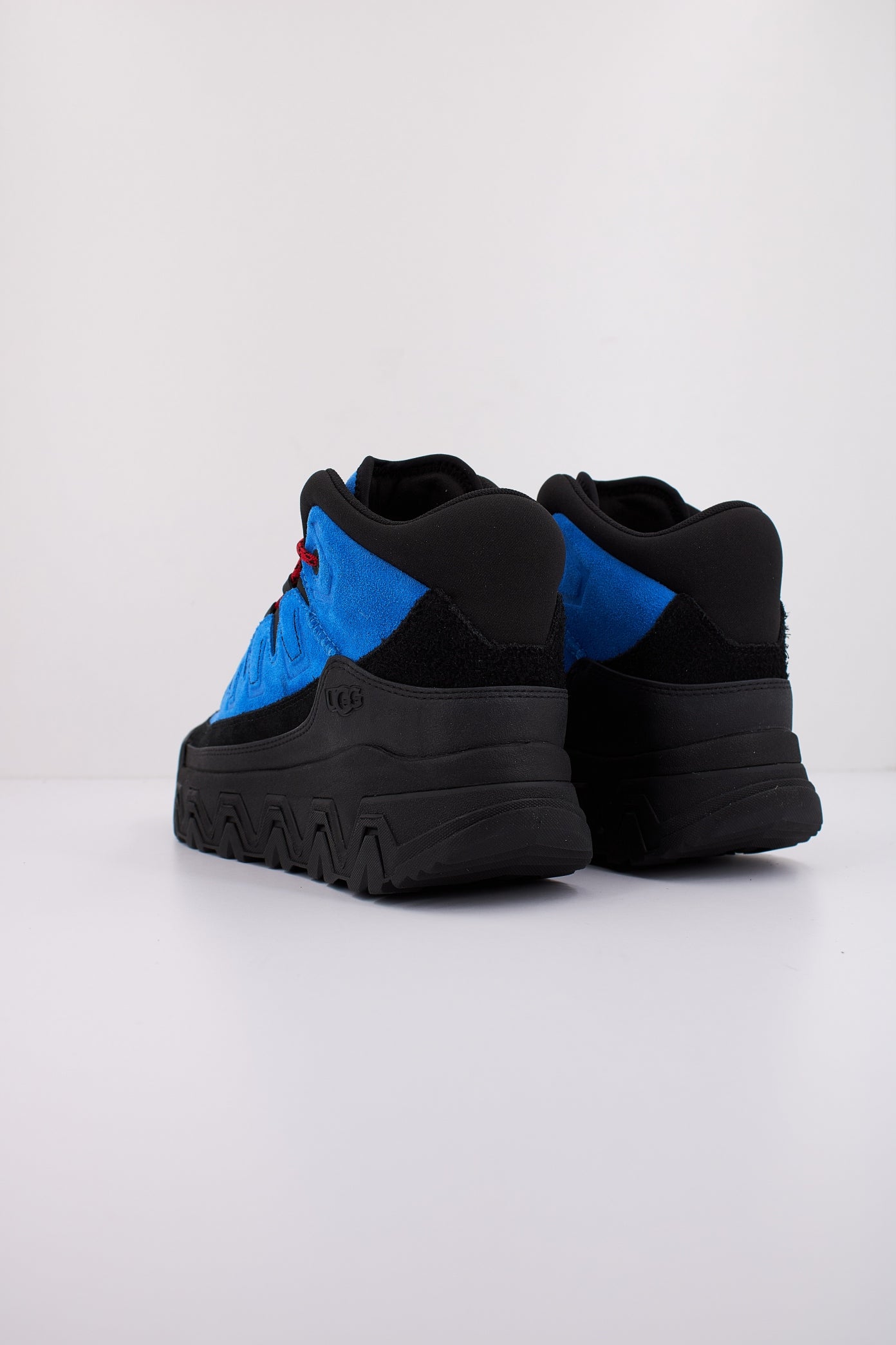 UGG M CAPTRAIL LOW en color BLACK  (4)