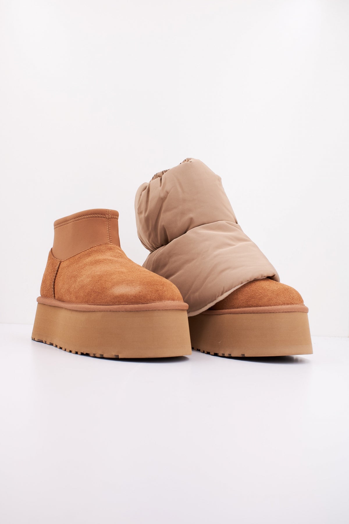 UGG W CLASSIC MINI DIPPE en color CHESTNUT  (2)