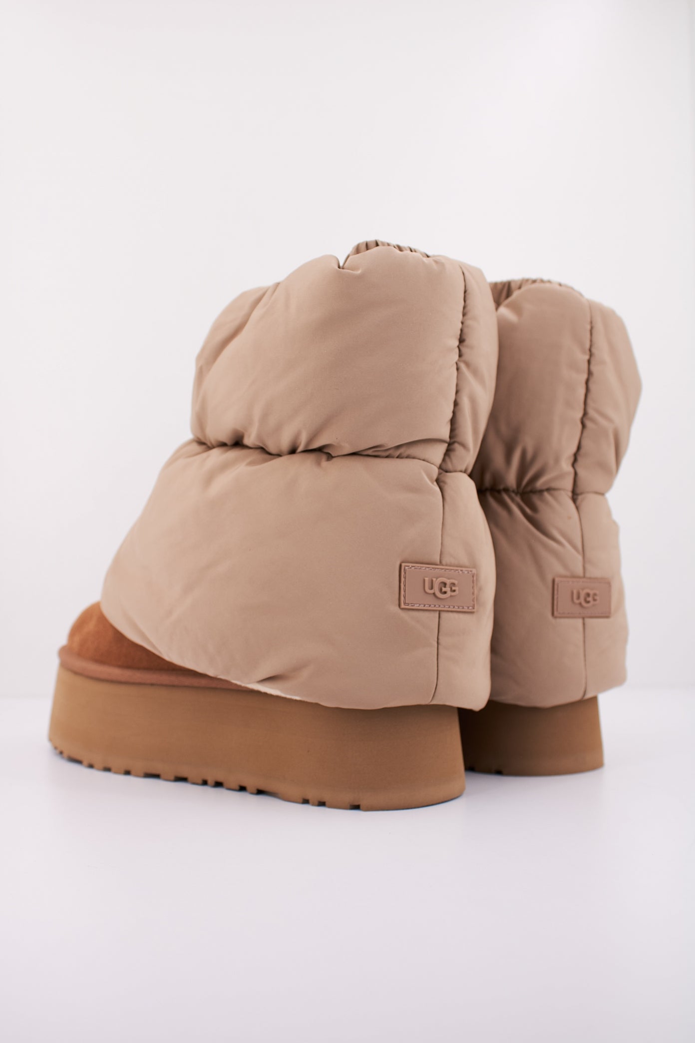 UGG W CLASSIC MINI DIPPE en color CHESTNUT  (4)