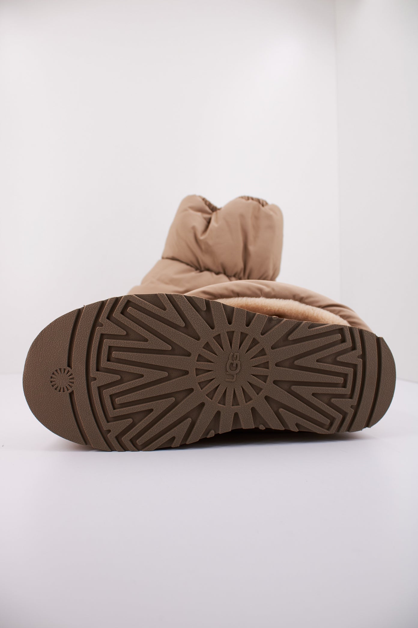 UGG W CLASSIC MINI DIPPE en color CHESTNUT  (5)