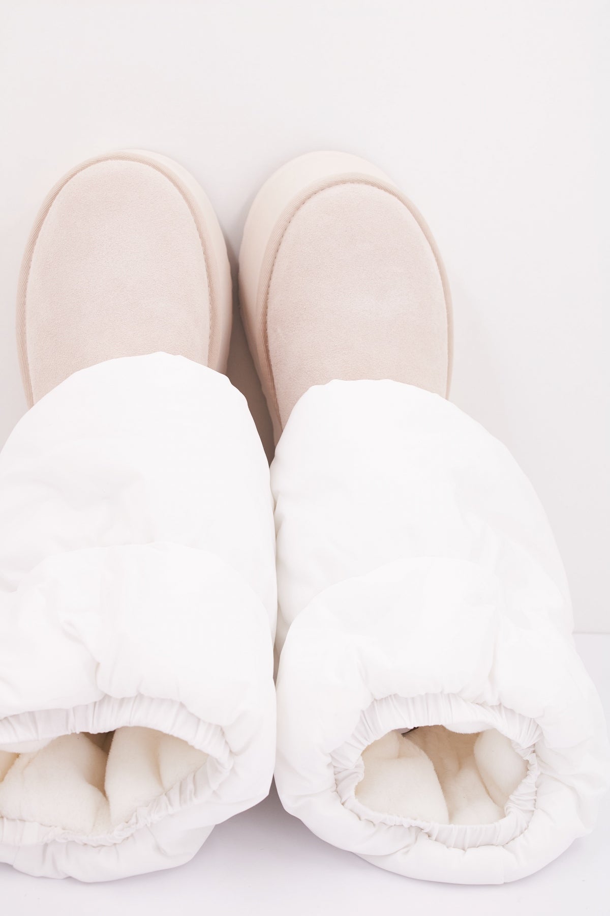 UGG W CLASSIC MINI DIPPE en color WHITE  (3)