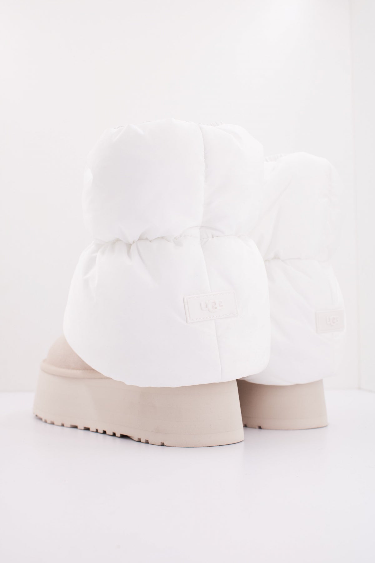 UGG W CLASSIC MINI DIPPE en color WHITE  (4)