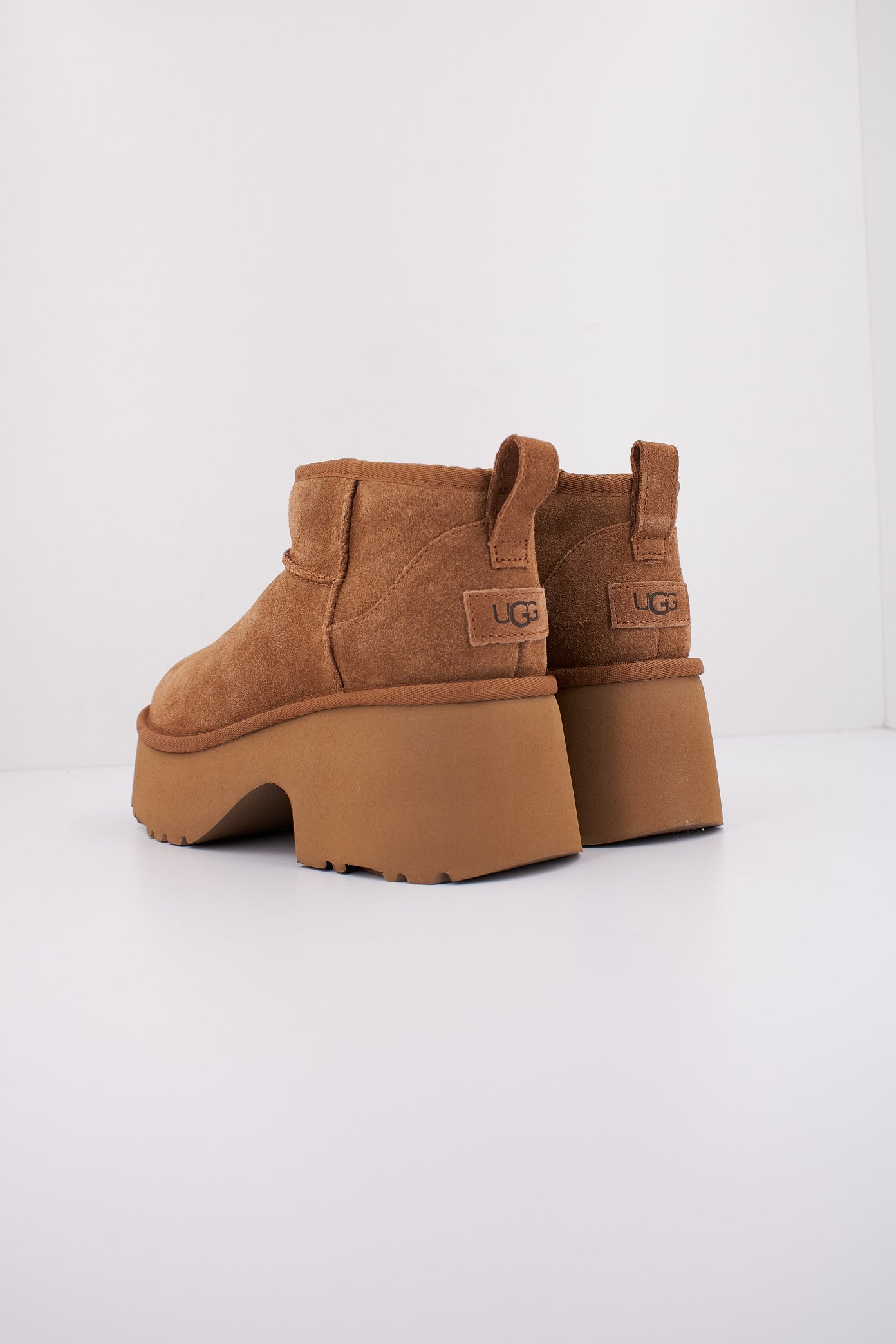 UGG CLASSIC ULTRA MINI N en color CHESTNUT  (4)