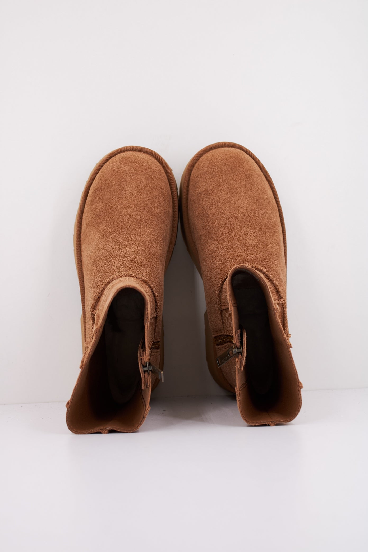 UGG W CLASSIC TWIN SEAM  en color CHESTNUT  (3)