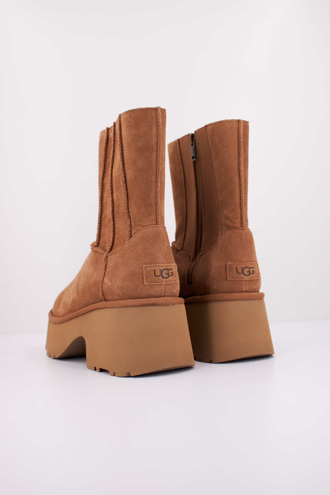 UGG W CLASSIC TWIN SEAM  en color CHESTNUT  (4)