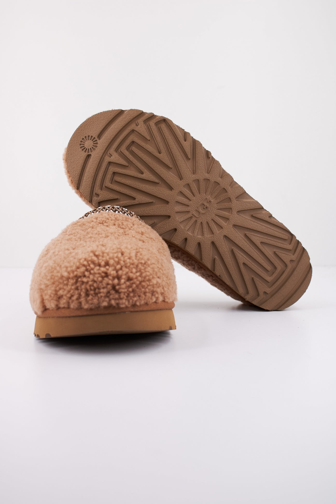 UGG W TASMAN MAXI CURLY en color CHESTNUT  (5)