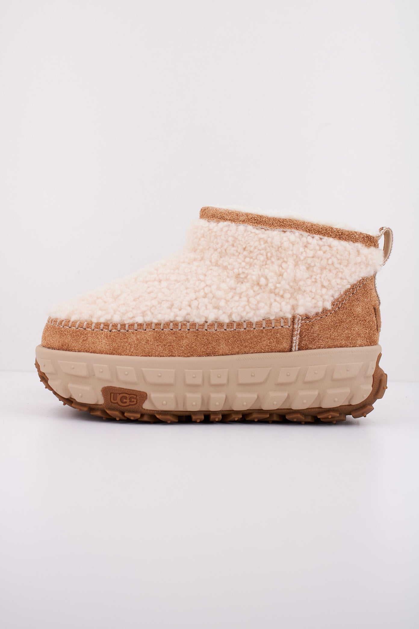 UGG W VENTURE DAZE ULTRA en color NATURAL  (1)
