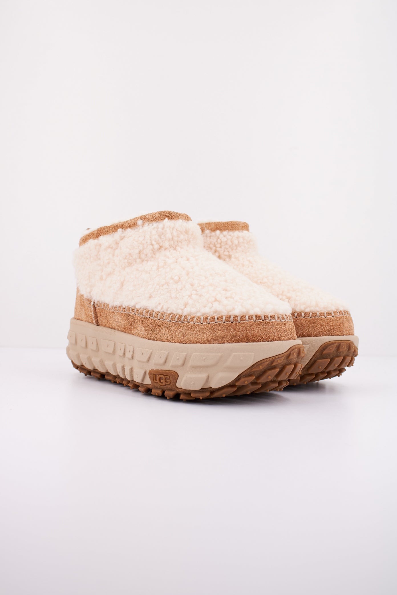UGG W VENTURE DAZE ULTRA en color NATURAL  (2)