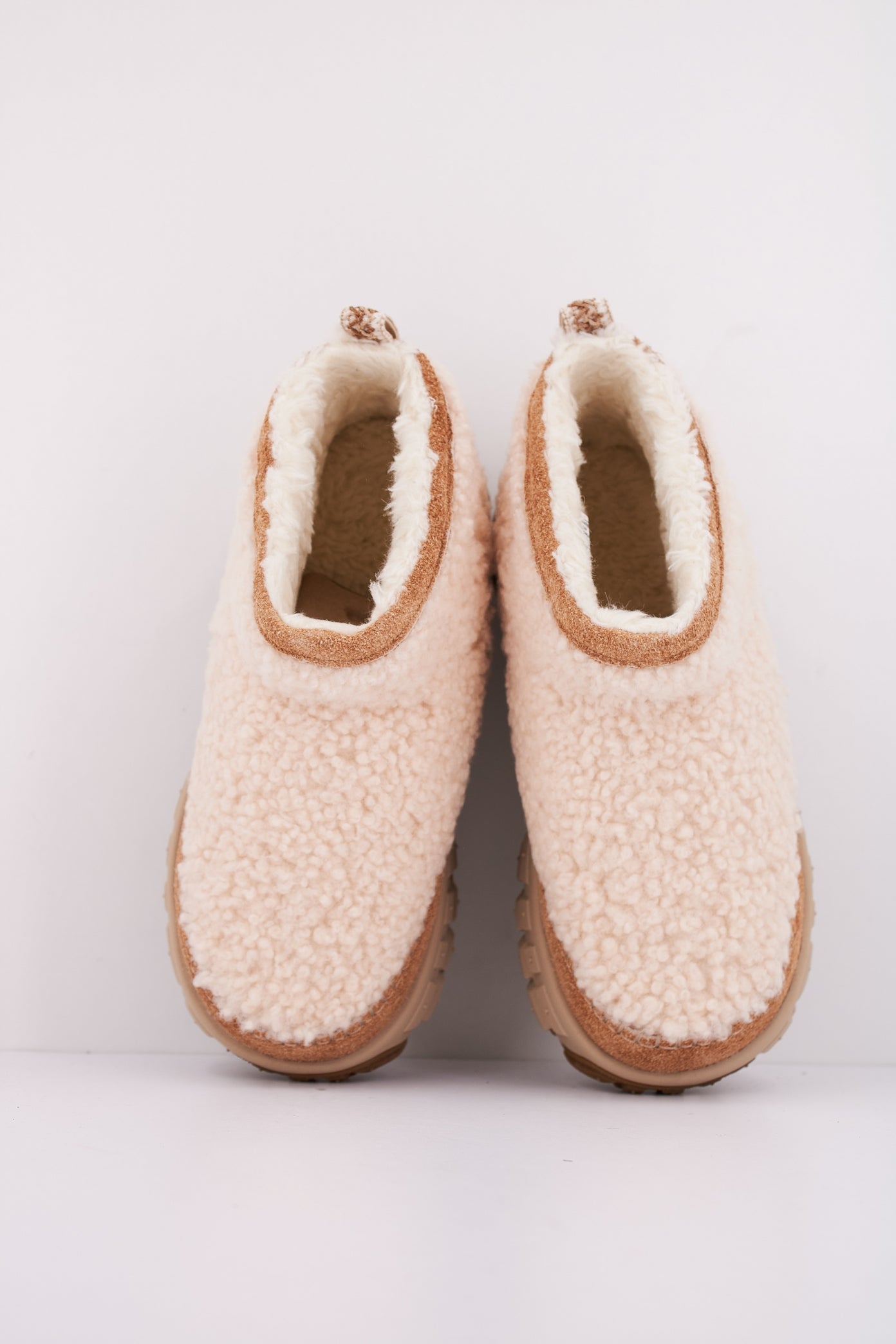 UGG W VENTURE DAZE ULTRA en color NATURAL  (3)