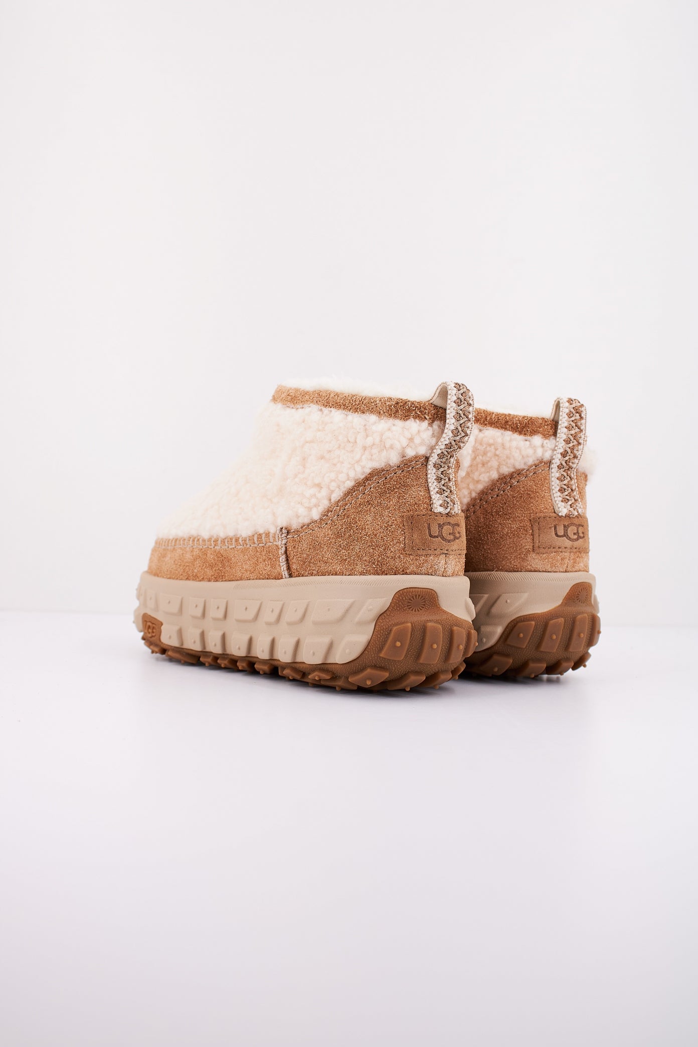 UGG W VENTURE DAZE ULTRA en color NATURAL  (4)