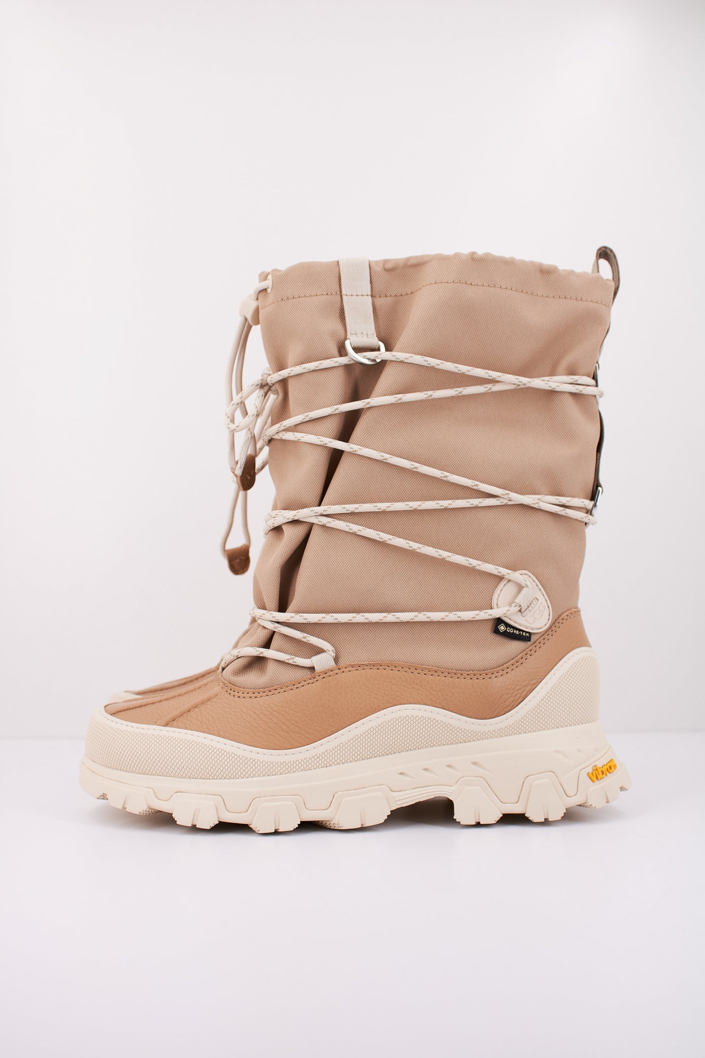 UGG W METROPEAK en color SAND  (1)