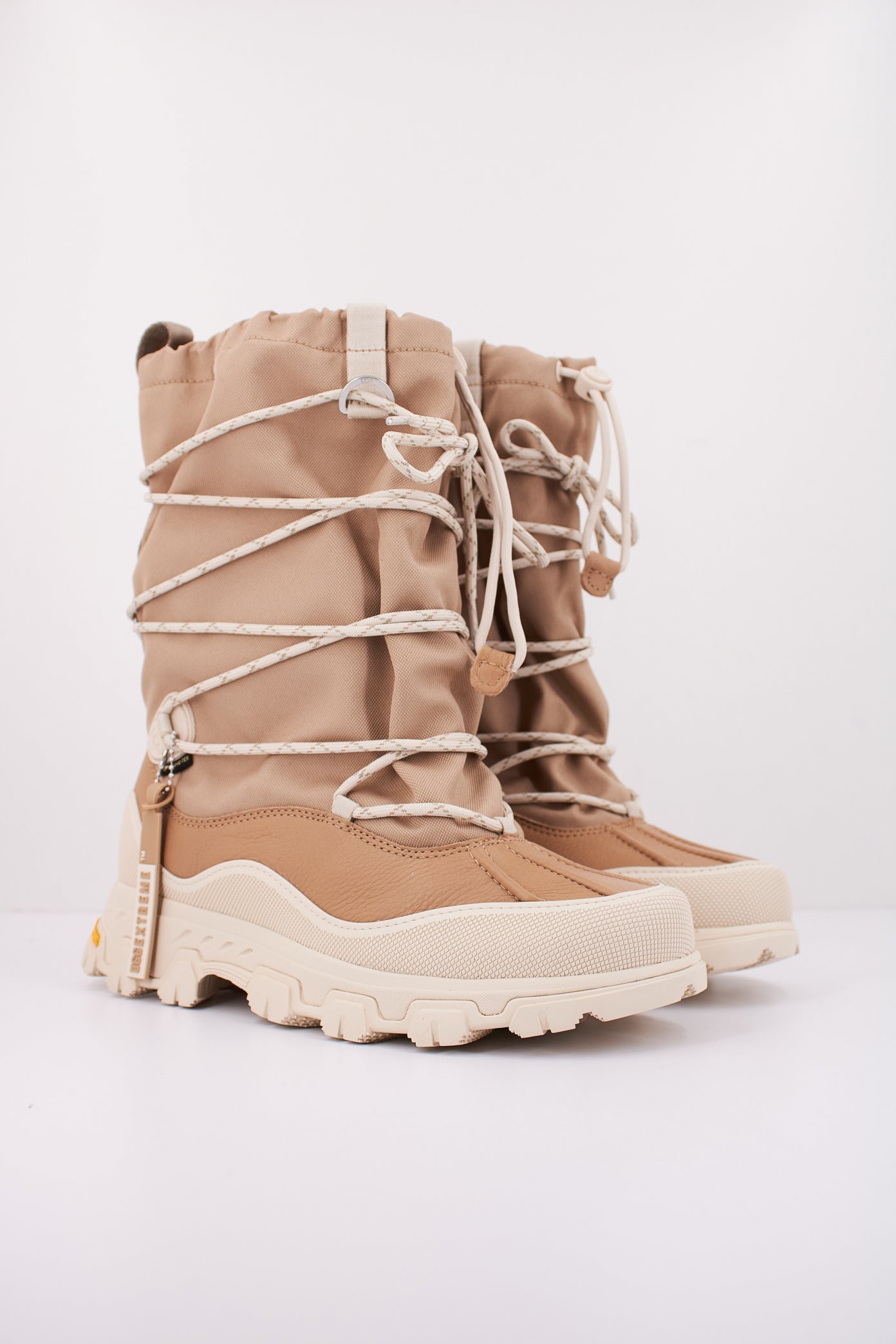 UGG W METROPEAK en color SAND  (2)