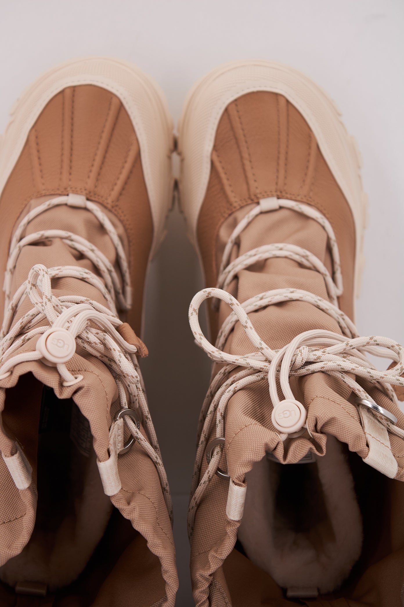 UGG W METROPEAK en color SAND  (3)