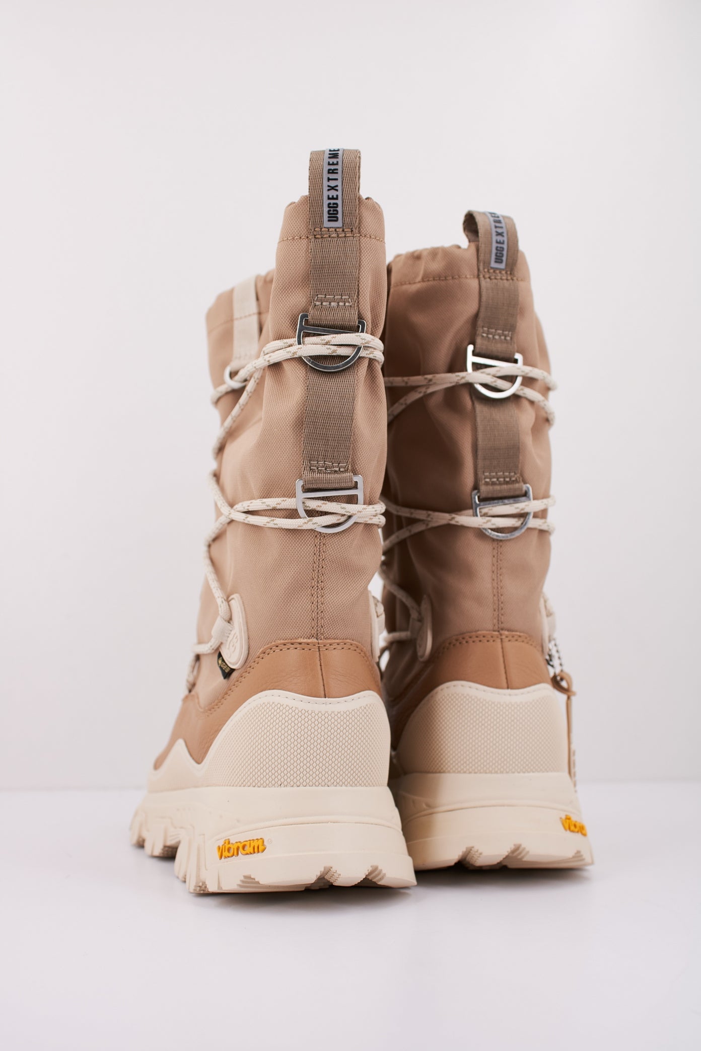 UGG W METROPEAK en color SAND  (4)