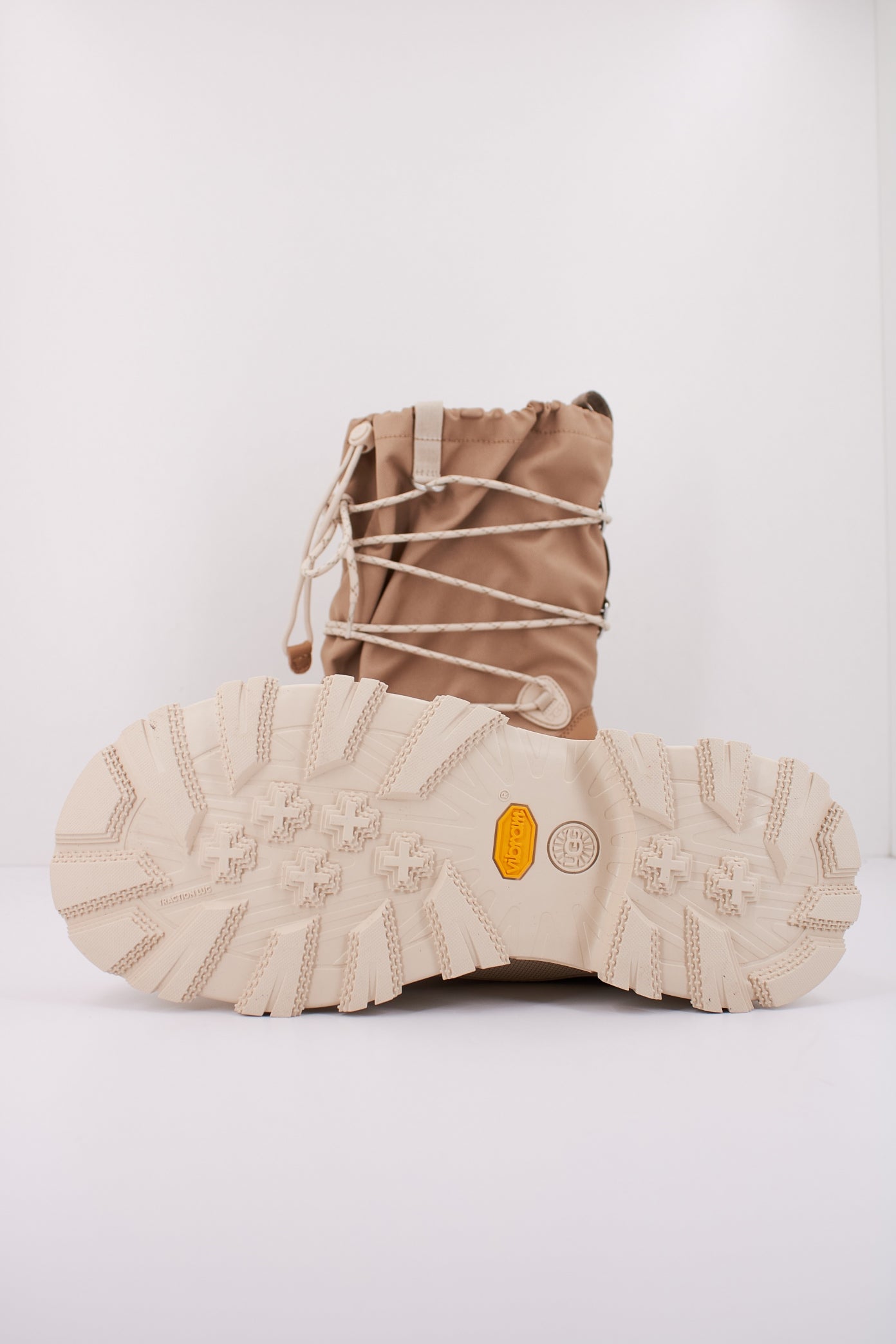 UGG W METROPEAK en color SAND  (5)