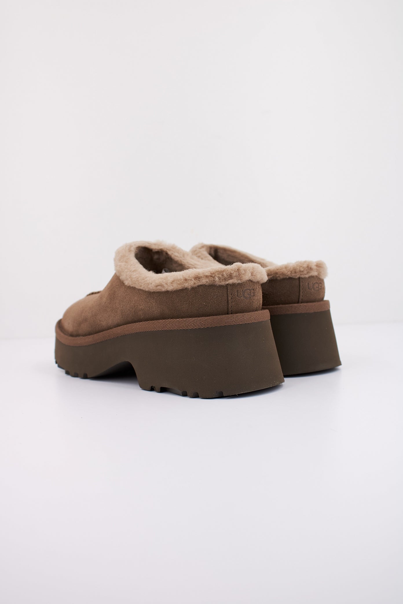 UGG NEW HEIGHTS COZY CLO en color HICKORY  (4)