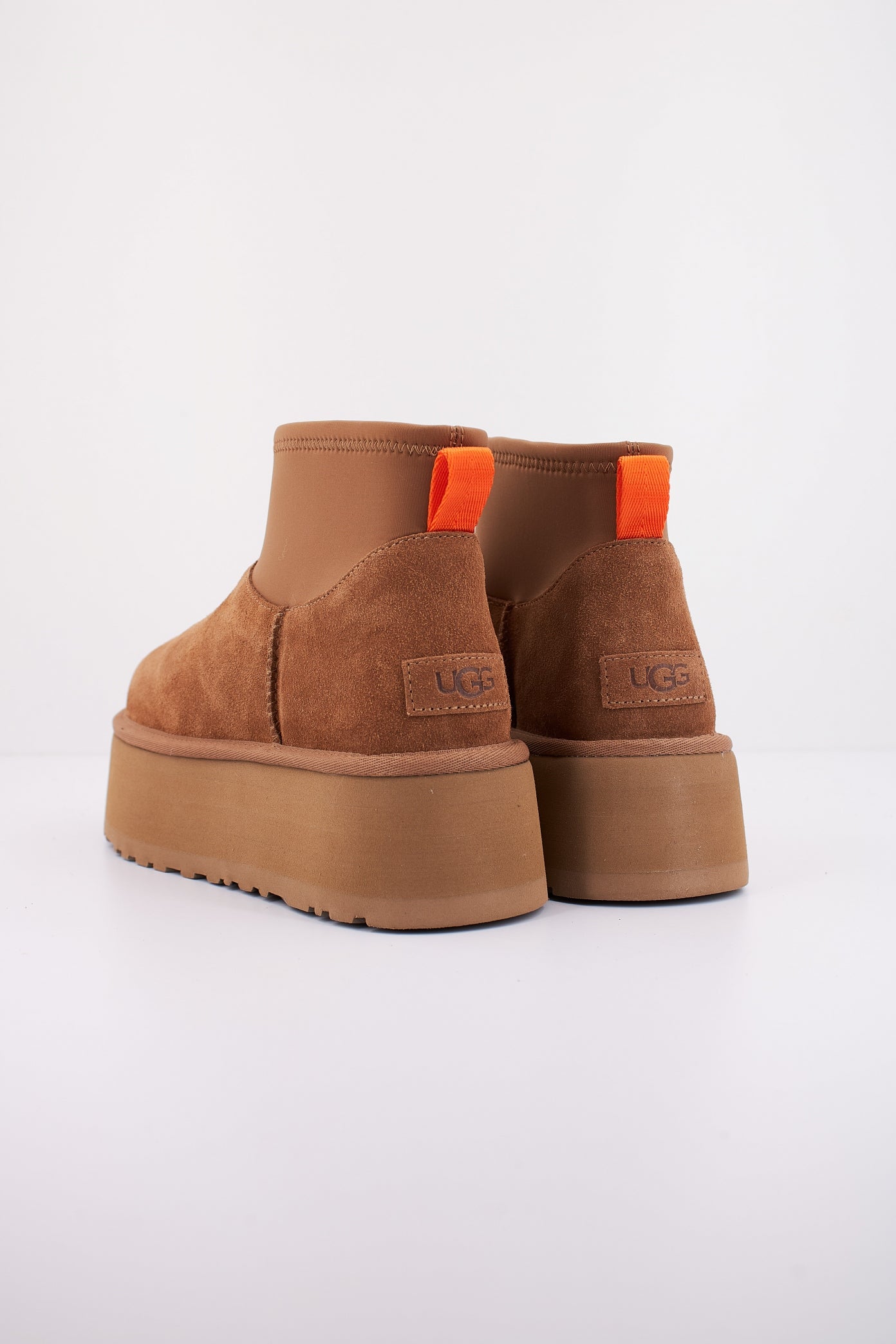 UGG CLASSIC MINI DIPPER en color CHESTNUT  (4)