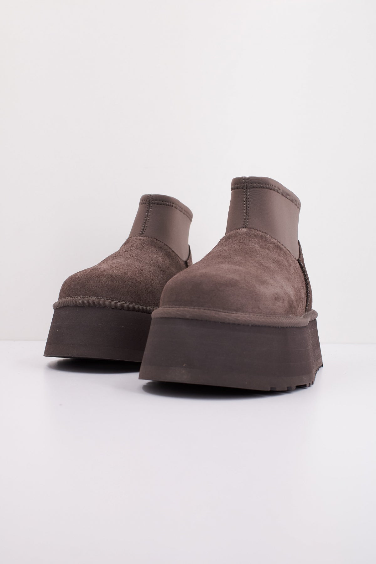 UGG  CLASSIC MINI DIPPER en color THUNDERCLO  (2)