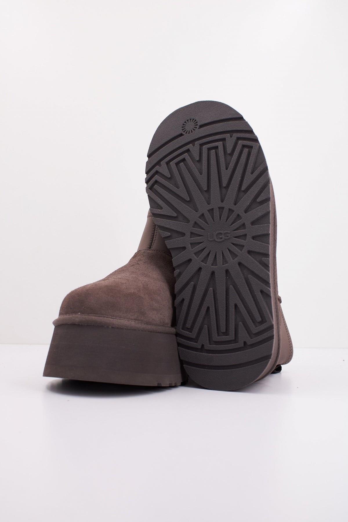 UGG  CLASSIC MINI DIPPER en color THUNDERCLO  (5)