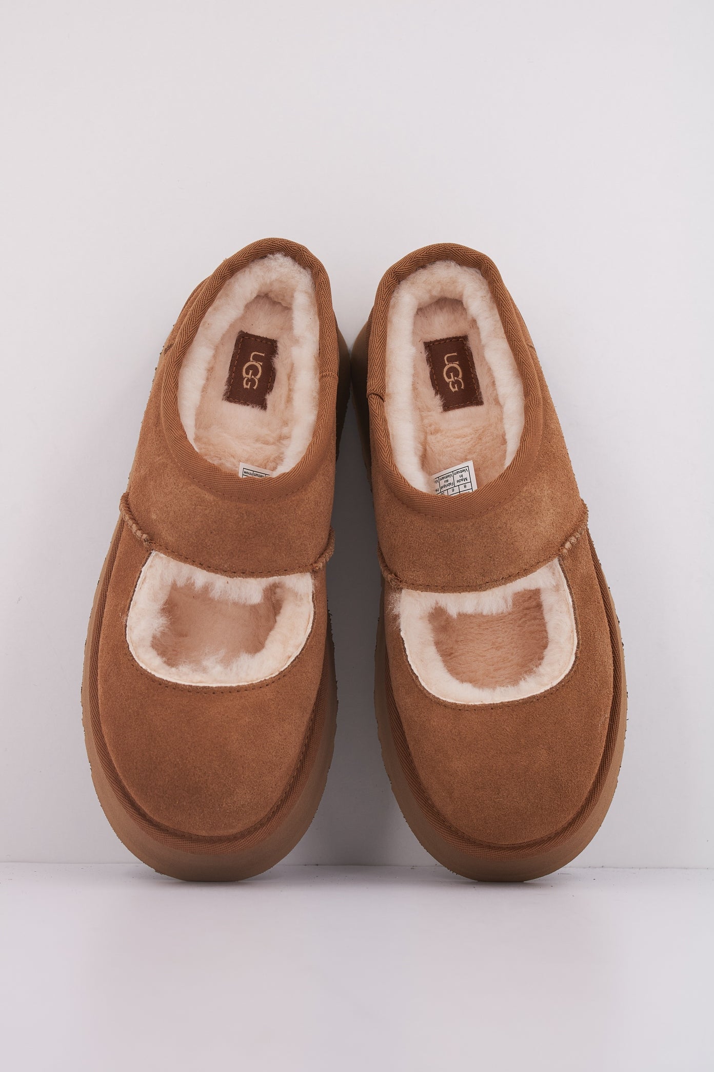 UGG W BEA MARY JANE en color CESTNT  (3)