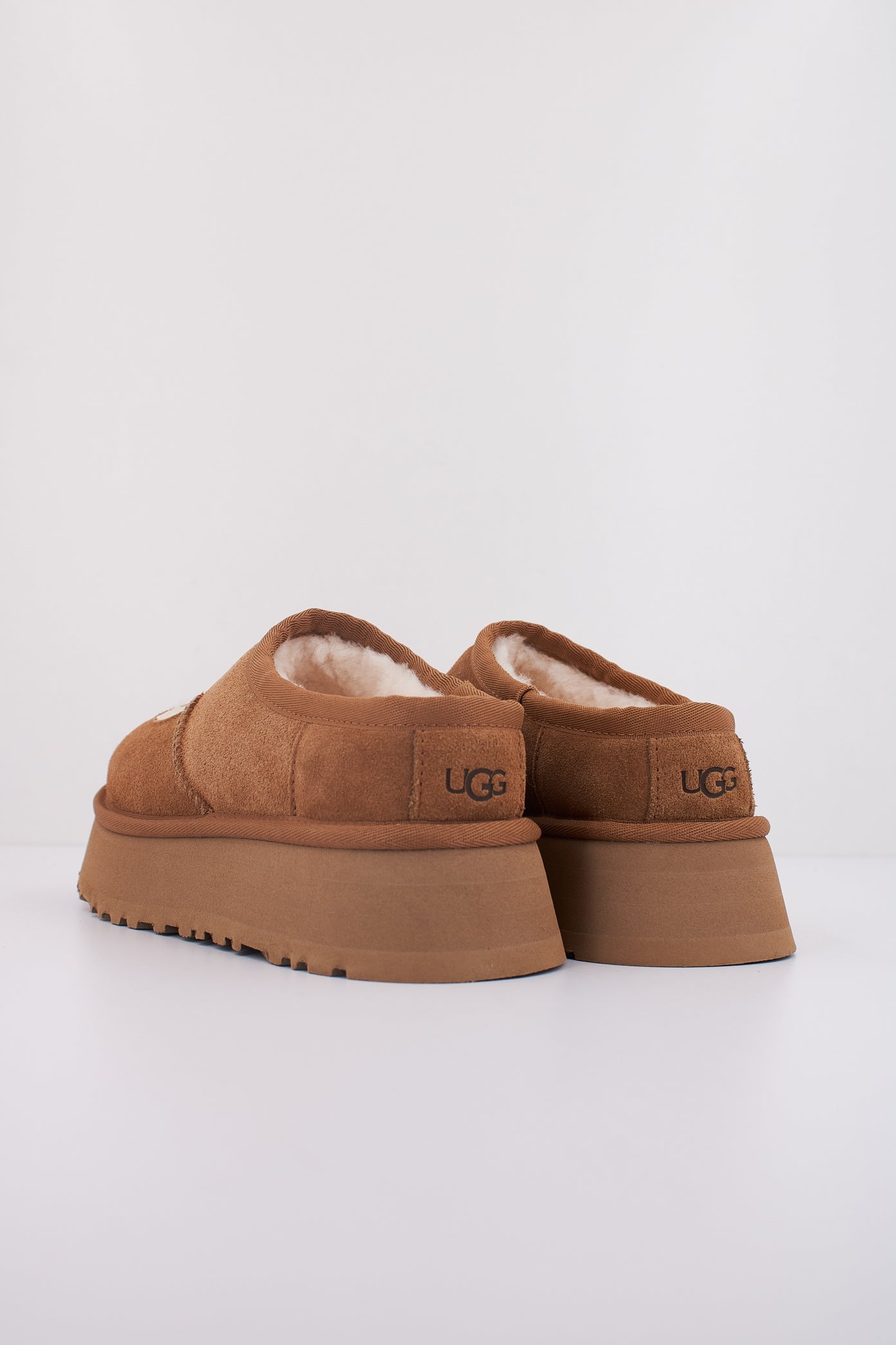 UGG W BEA MARY JANE en color CESTNT  (4)