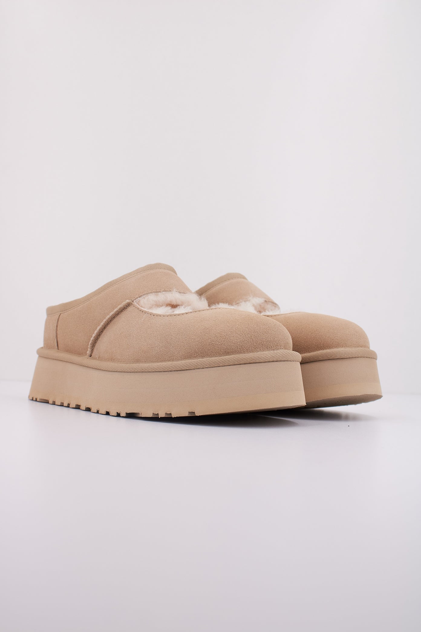 UGG W BEA MARY JANE en color MSTRD  (2)