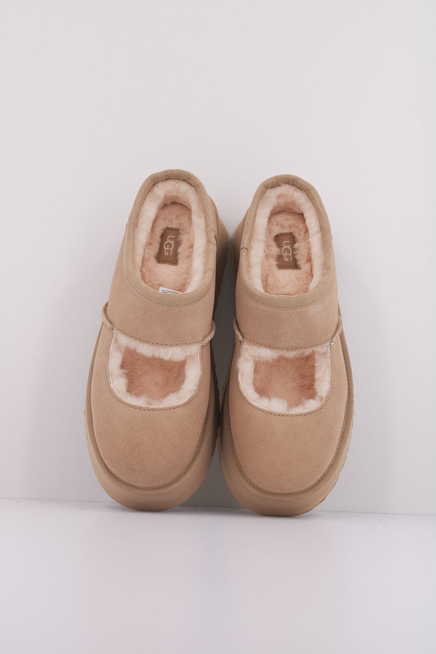 UGG W BEA MARY JANE en color MSTRD  (3)