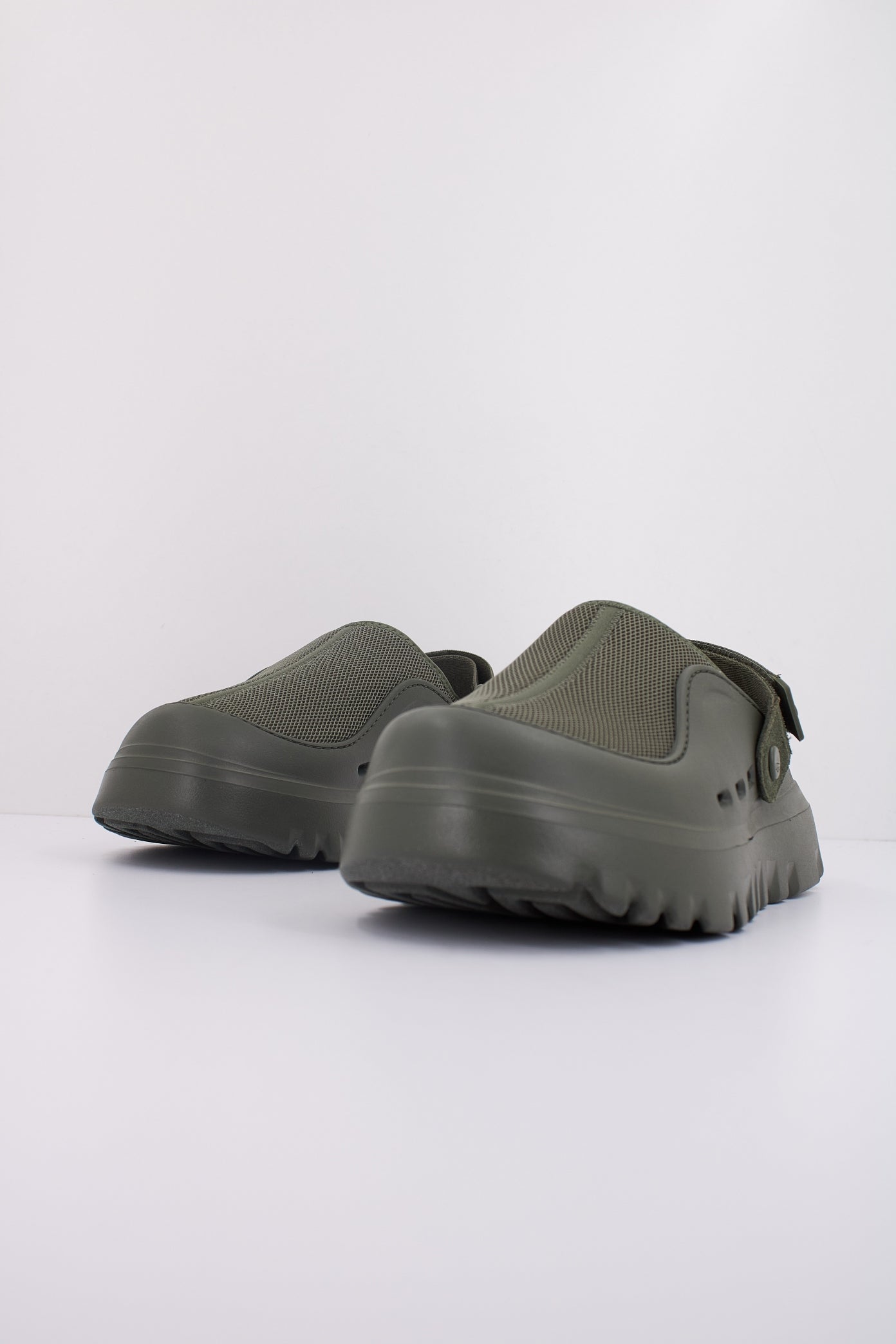 UGG M PEACKMOD en color GREEN  (2)