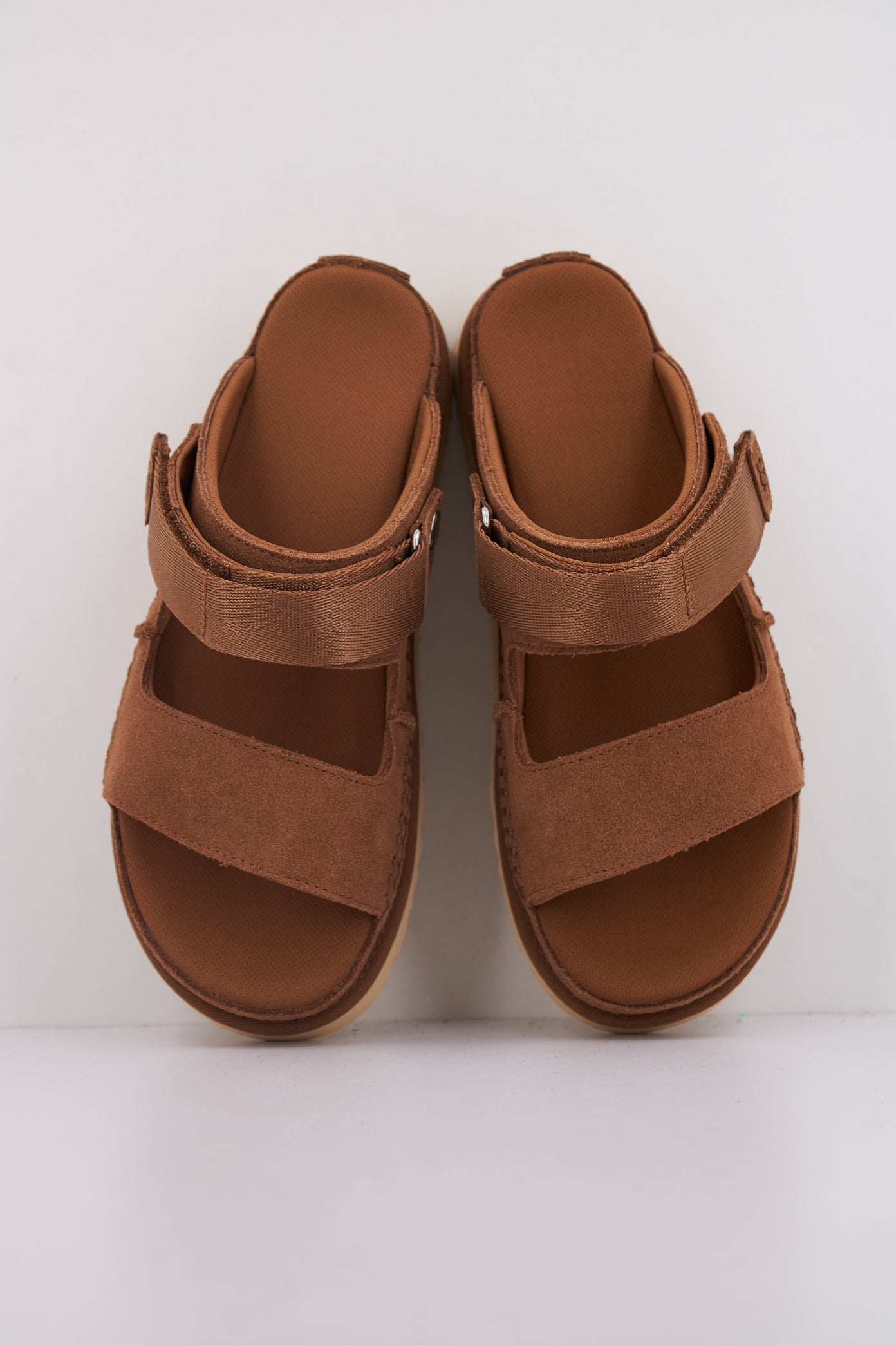 UGG W GOLDENSTAR GLIDE en color CESTNT  (3)