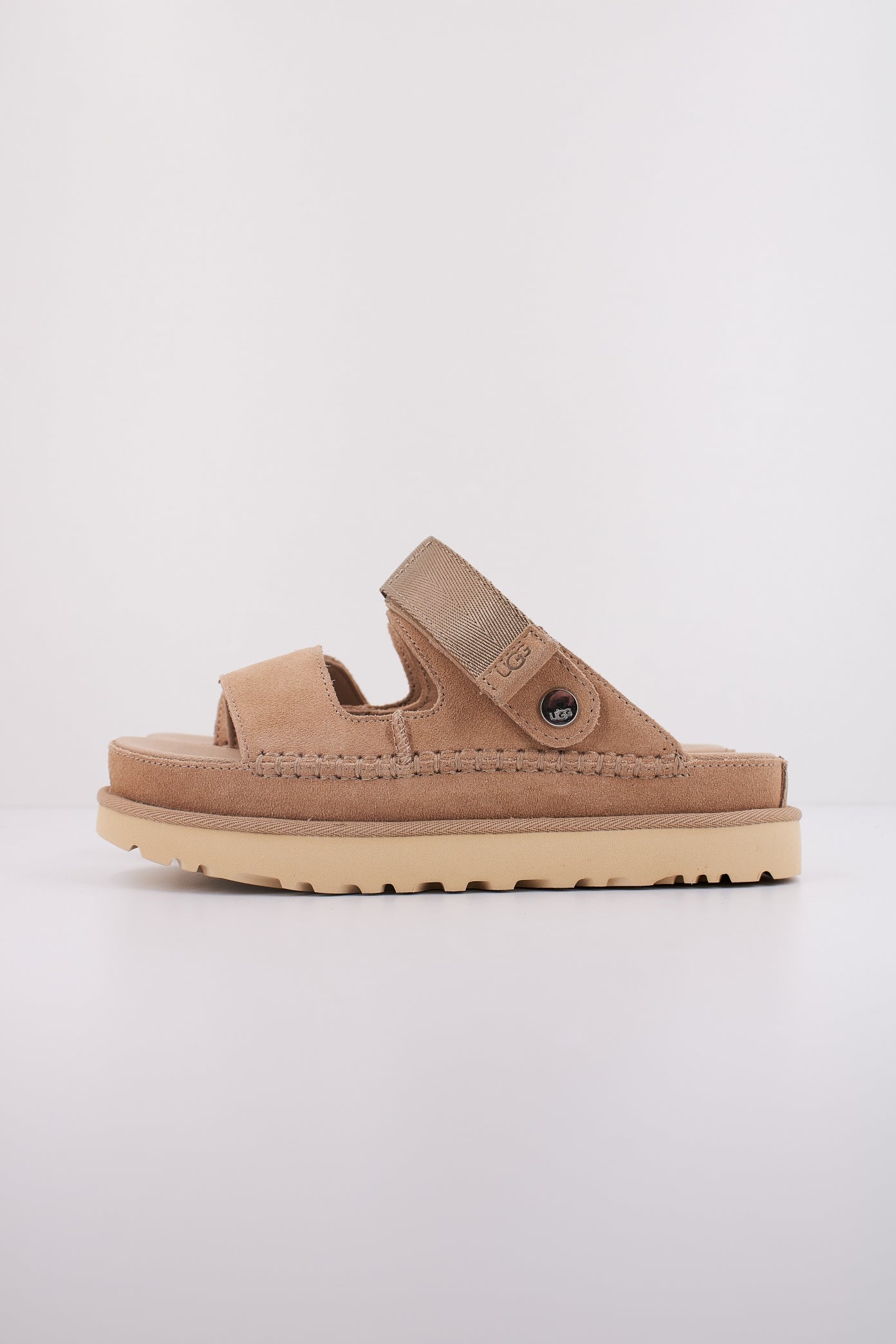 UGG W GOLDENSTAR GLIDE en color SAND  (1)